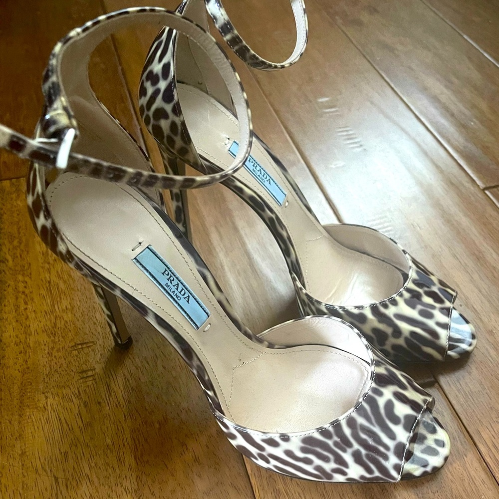Near perfect authentic Prada stilettos